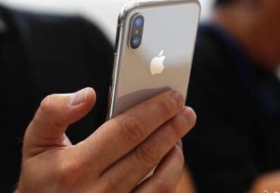 愛(ài)手機(jī)多于愛(ài)孩子？家長(zhǎng)應(yīng)設(shè)親子時(shí)間