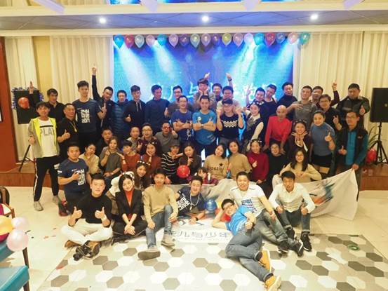 說明: C:Userswangq1317Desktop（新聞）2018甜蜜跑即將起跑，賽道跑團加油站成為最大亮點（新聞）2018甜蜜跑即將起跑，賽道跑團加油站成為最大亮點花兒與少年跑團.jpg